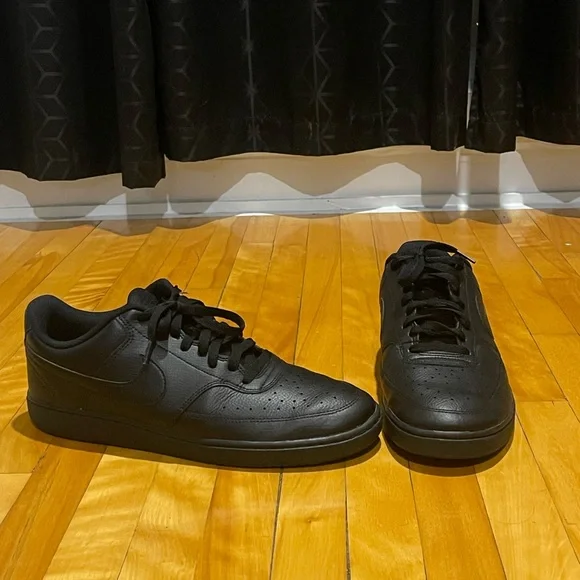 Nike Sneakers - Black - Picture 2 of 3